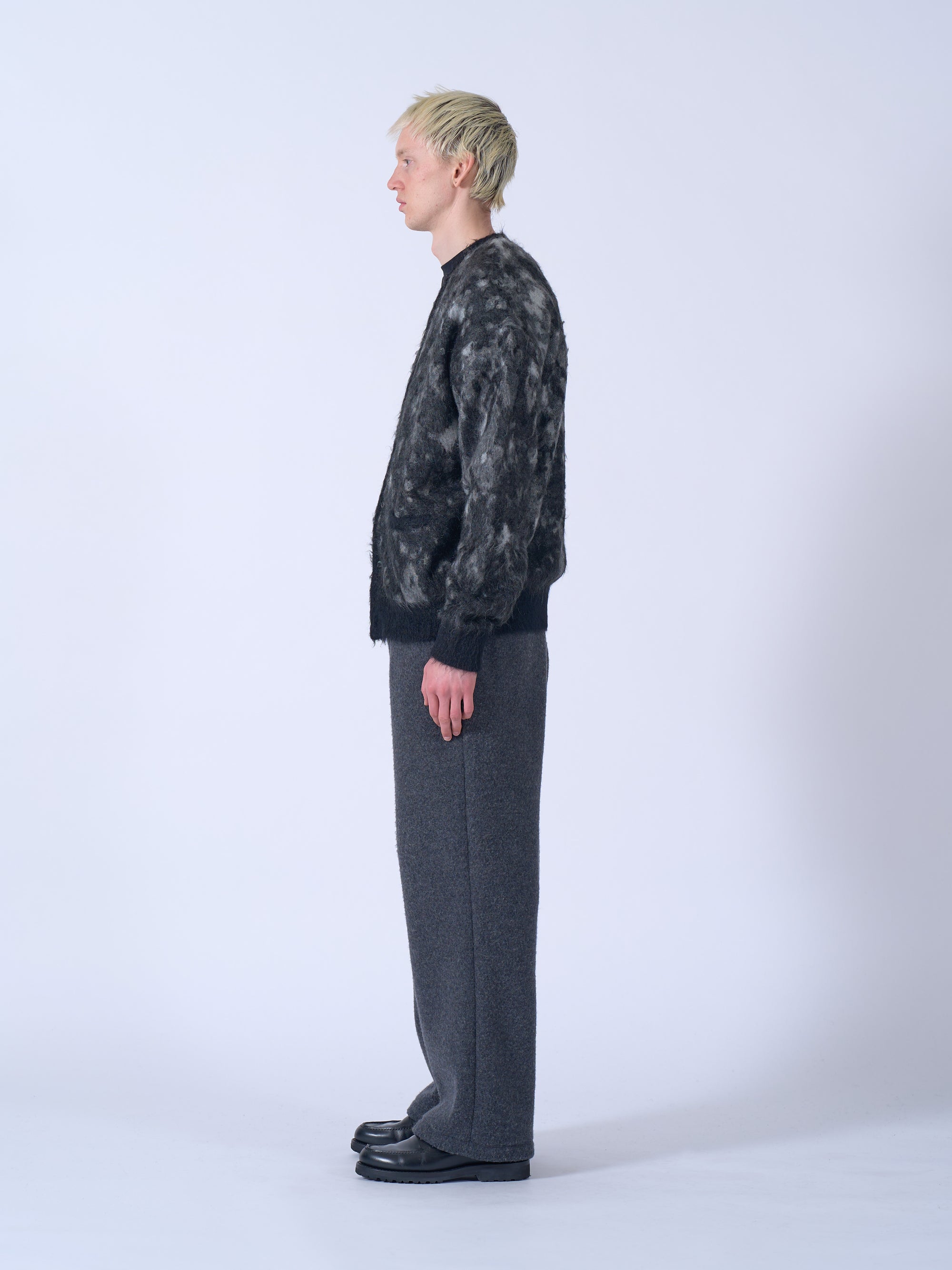 YOKE(ヨーク) ジャガードモヘアカーディガン ウォータードロップ 横から見た着用イメージ