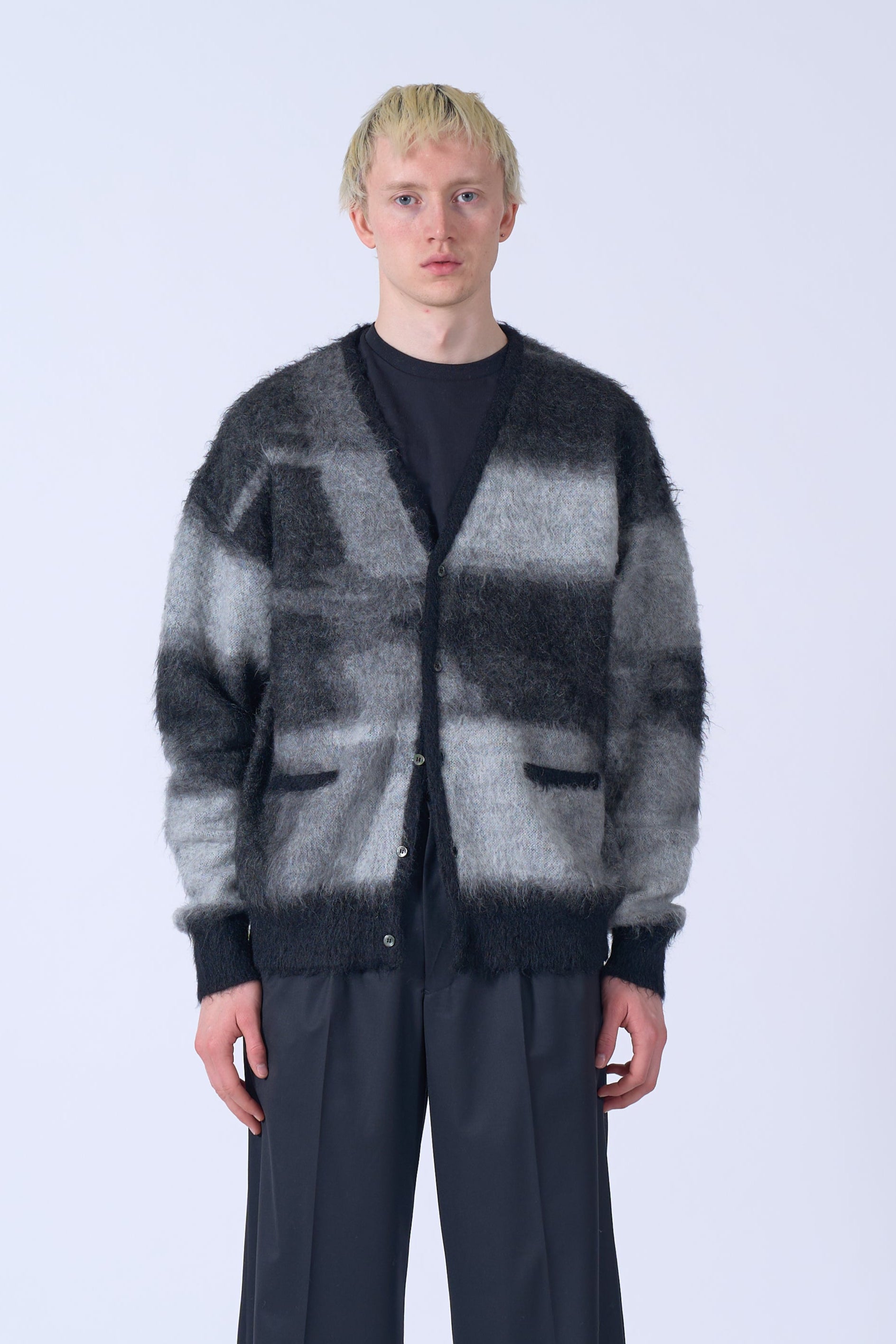 YOKE(ヨーク) ジャガードモヘアカーディガン ビーム 正面から見た着用イメージ