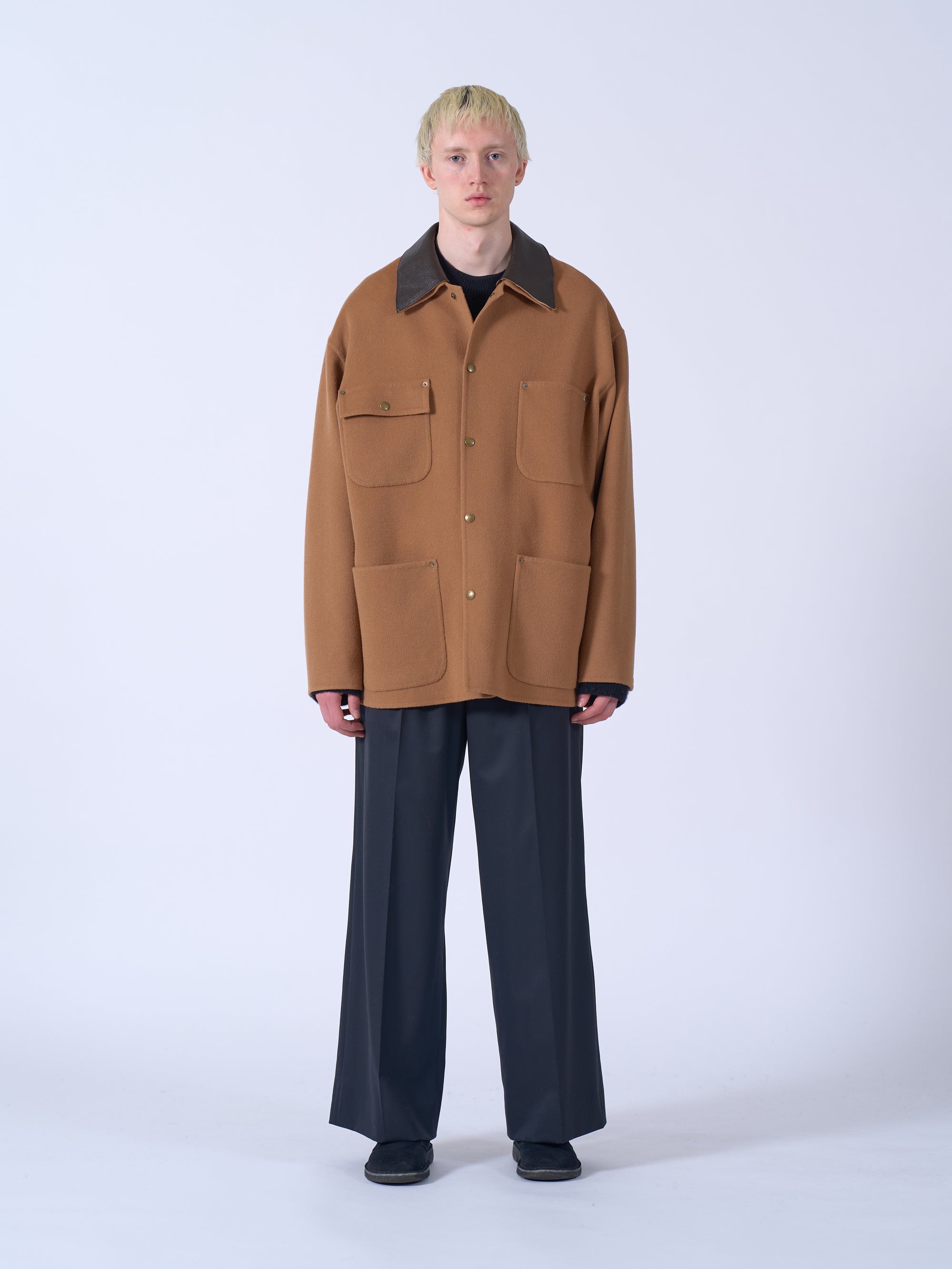 YOKE(ヨーク)リバーメルトンカバーオールジャケット キャメル 正面から見た着用イメージ