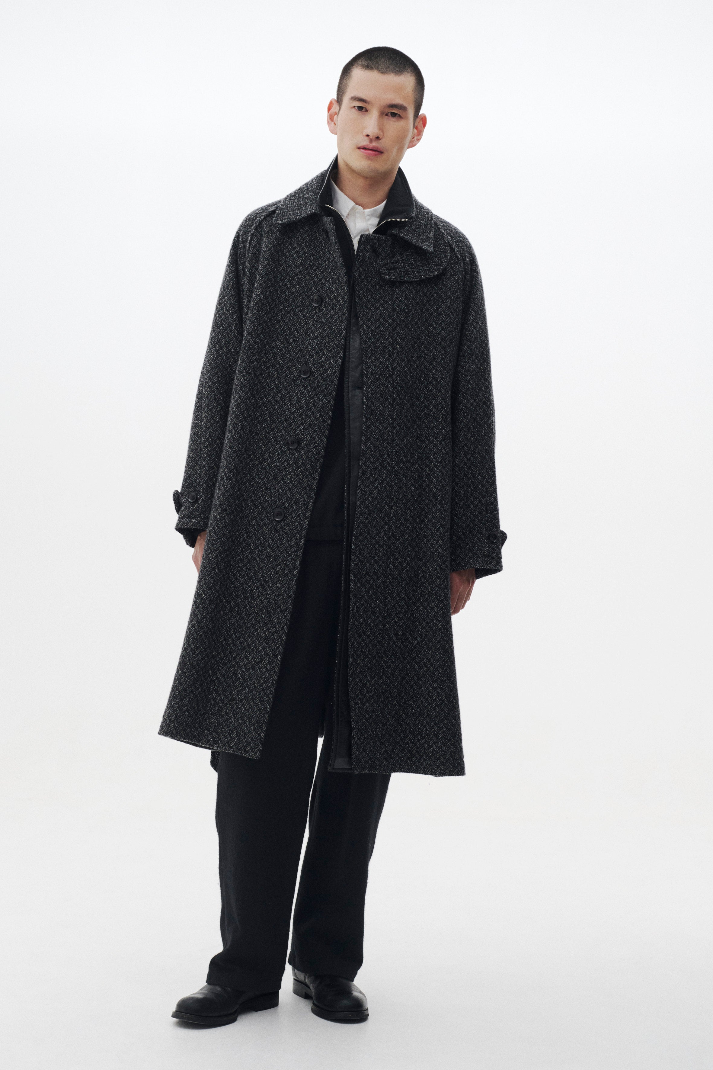 Herringbone Tweed Balmacaan Overcoat | YOKE Official Website