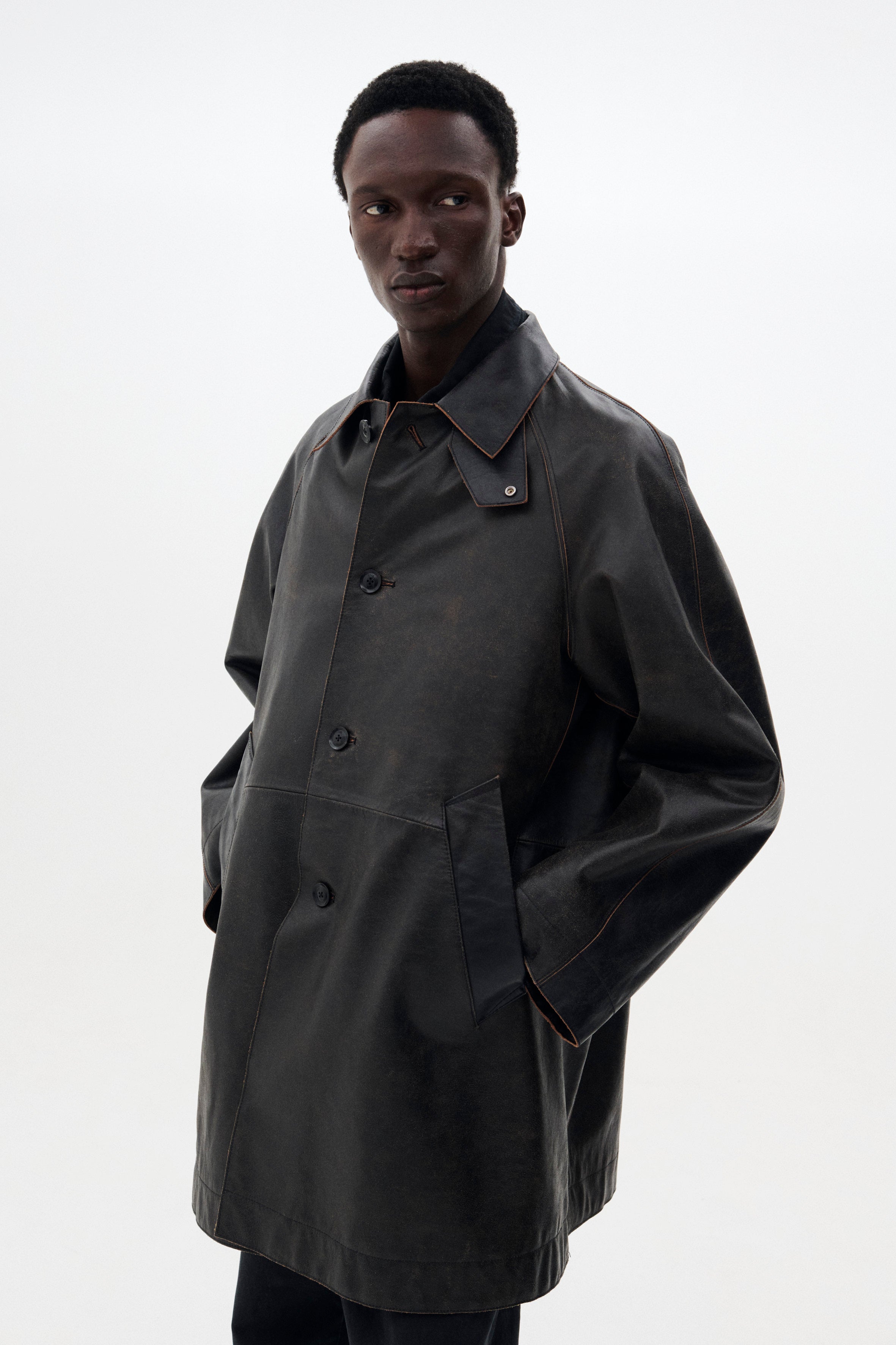 Cracked Leather Cut-off Half Coat | YOKE Official Website