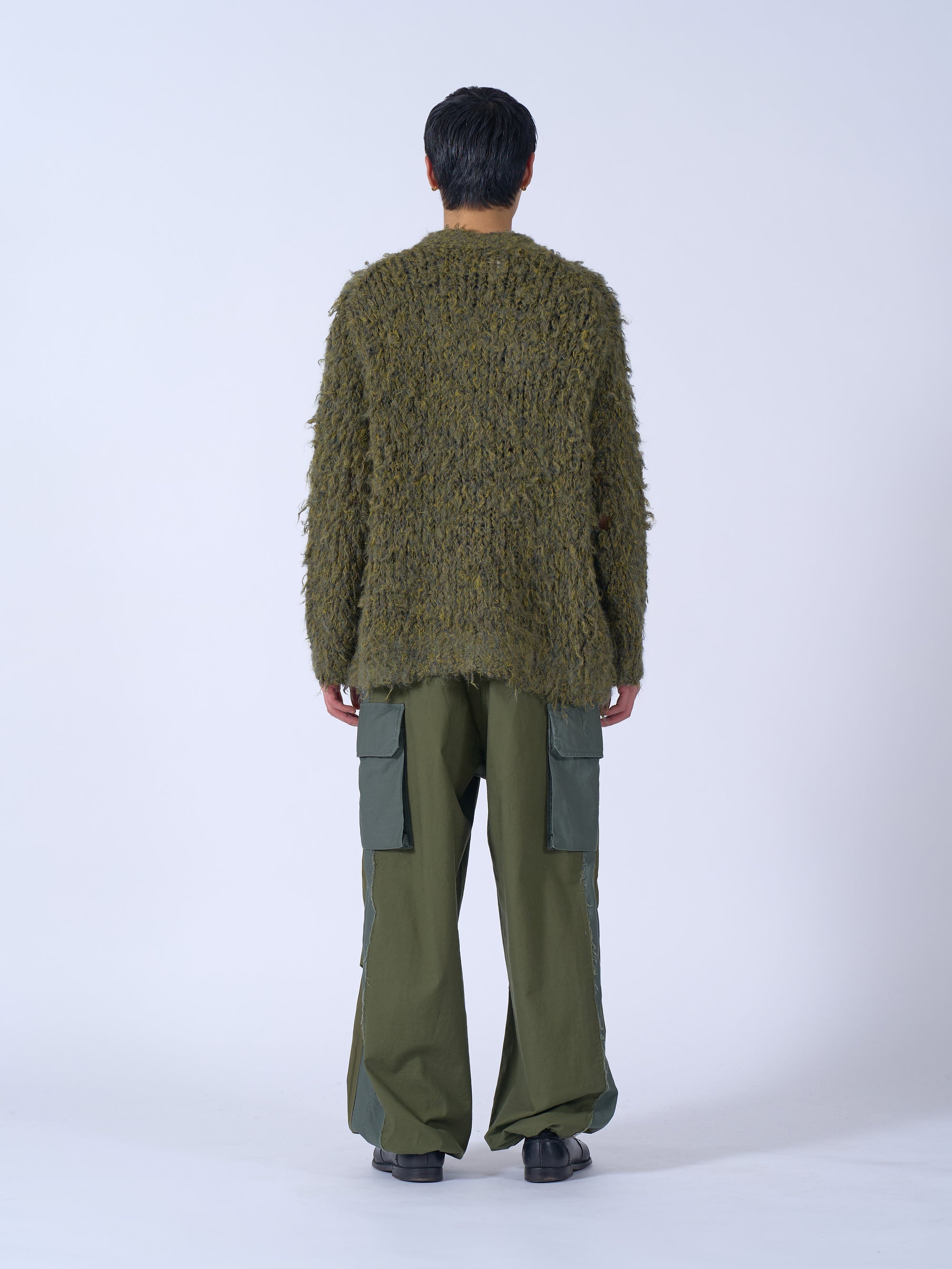 YOKE（ヨーク）ミックスカラーモヘアカーディガン イエロー 後ろから見た着用イメージ 全身
