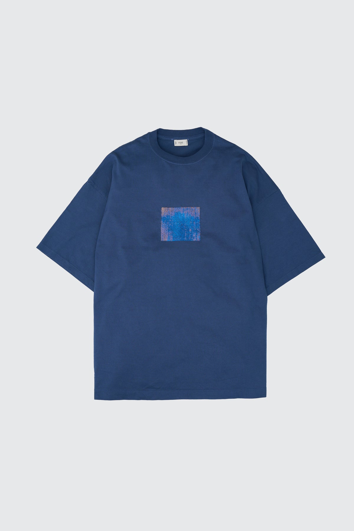 YOKE (ヨーク) アブストラクトエンブロイダリーTシャツ ブルー