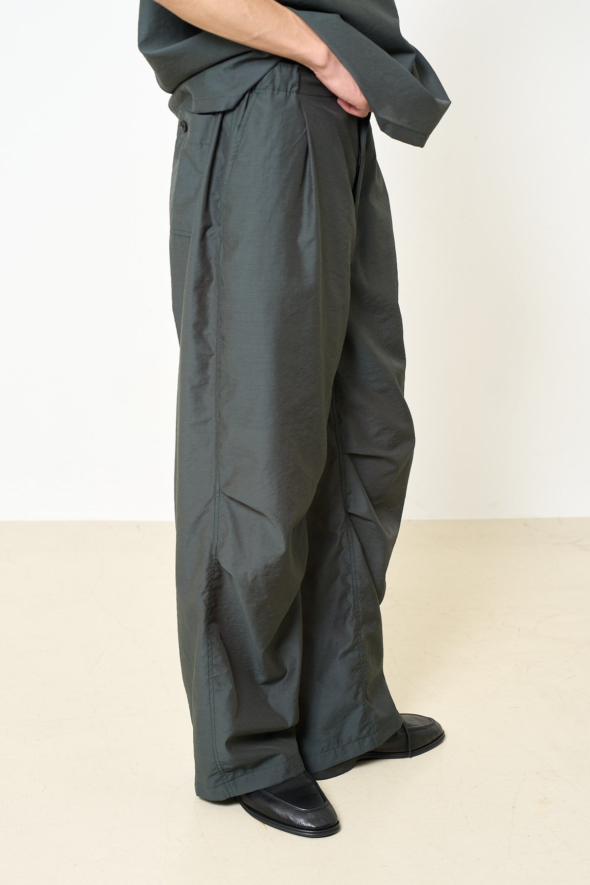 Exclusive Wool Nylon Poplin Knee Tuck Easy Pants