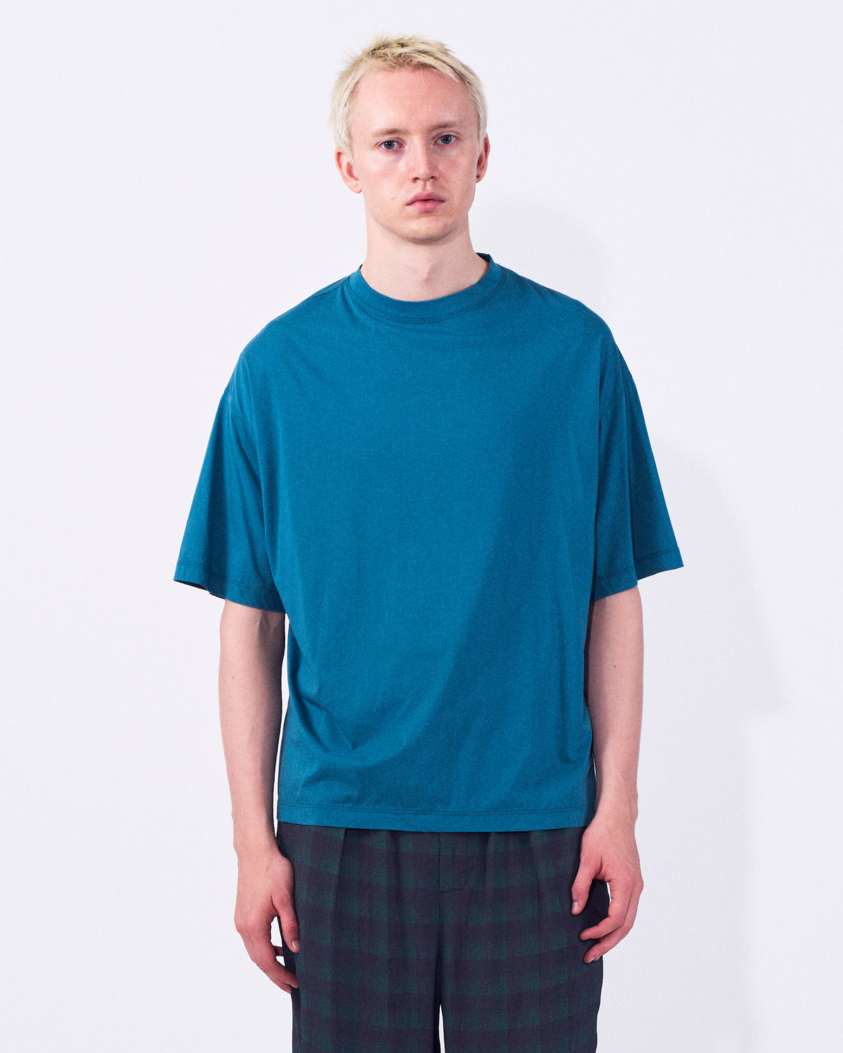 YOKE (ヨーク) スビンコットンハイゲージヨークTシャツ エメラルドグリーン 正面から見た着用イメージ
