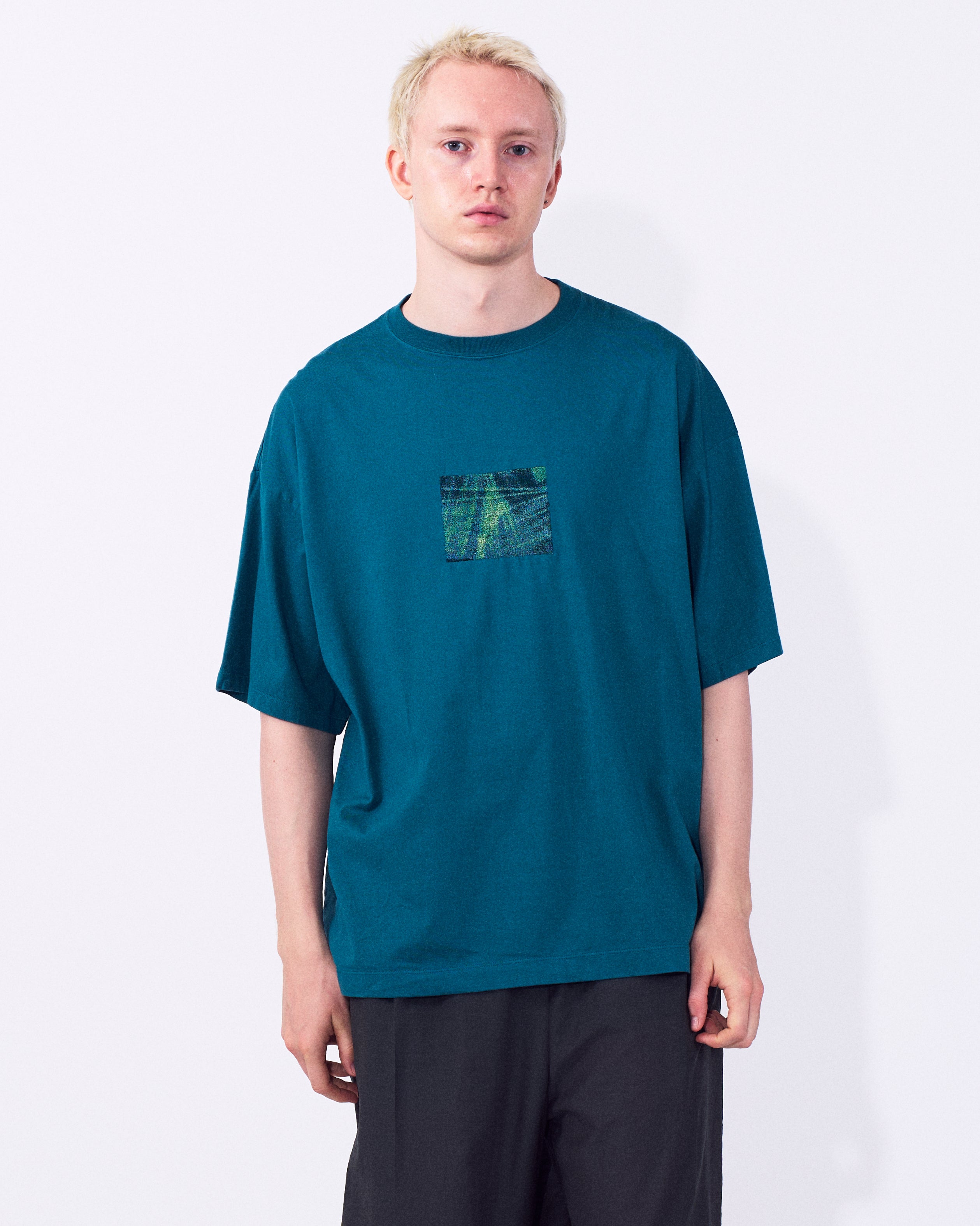 Abstract Embroited T-shirt | YOKE Official Website