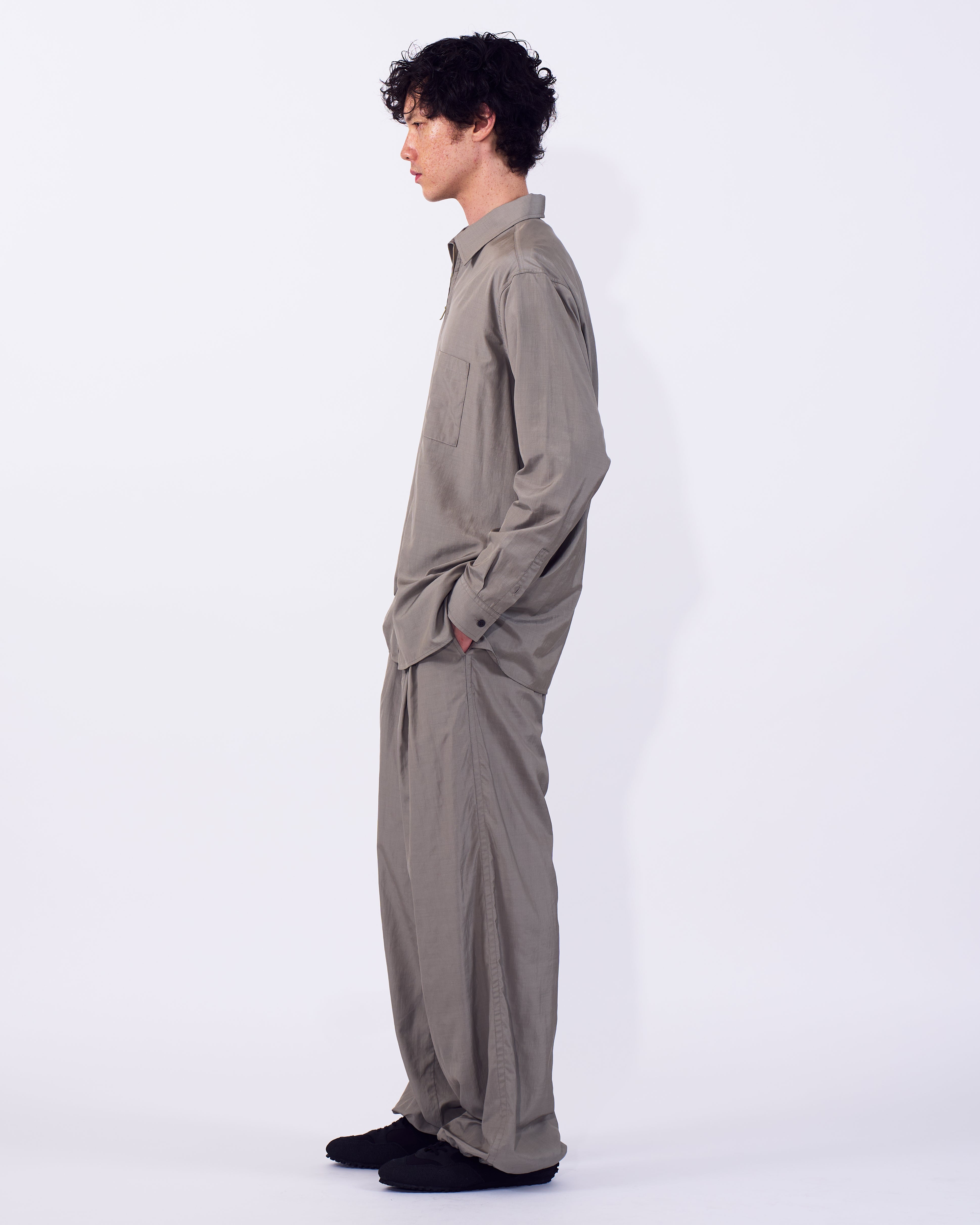 YOKE 22AWパンツ Silk Nylon 2Pleated Easy Pants | YOKE Official Website