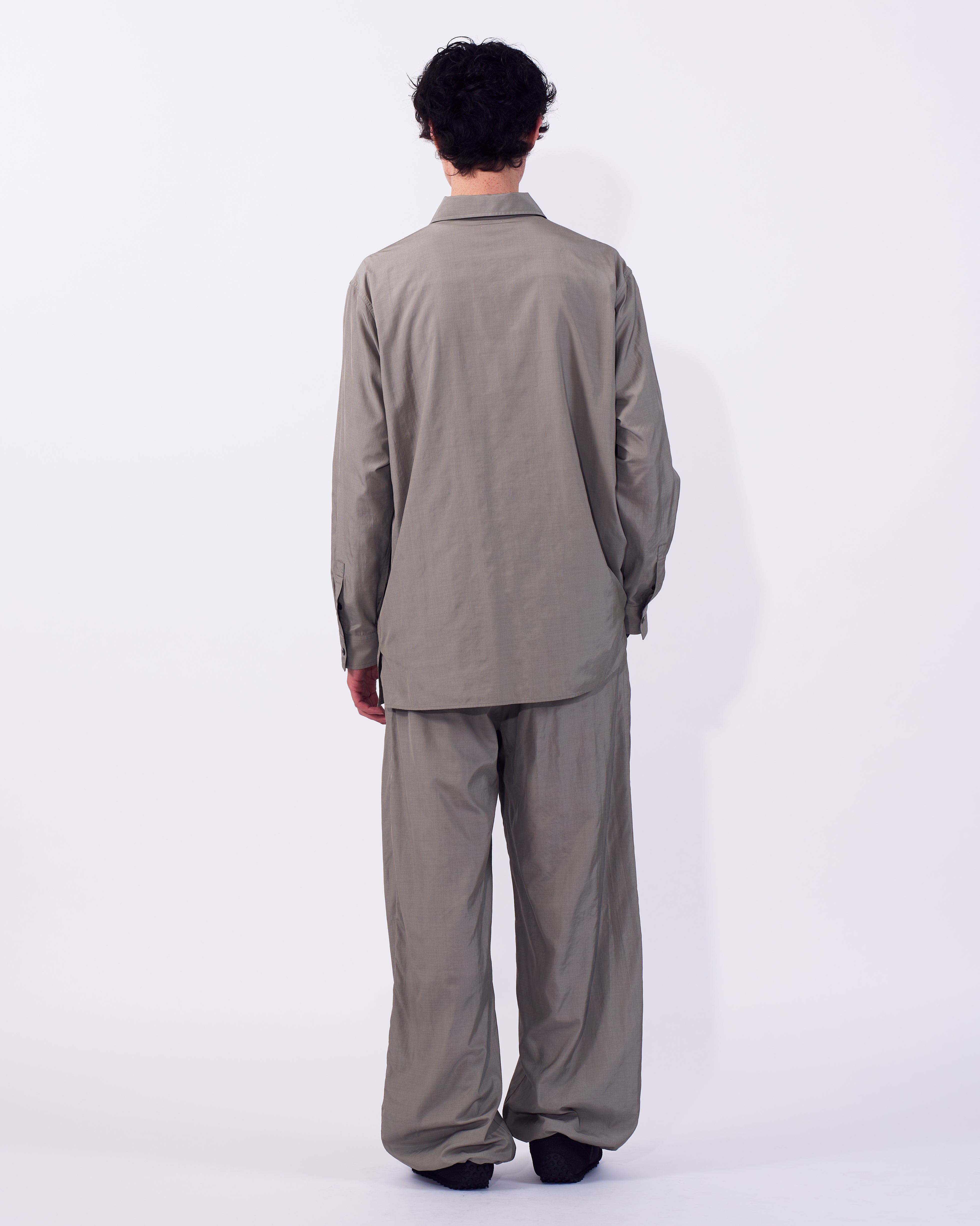 Silk Nylon 2Pleated Easy Pants | YOKE Official Website