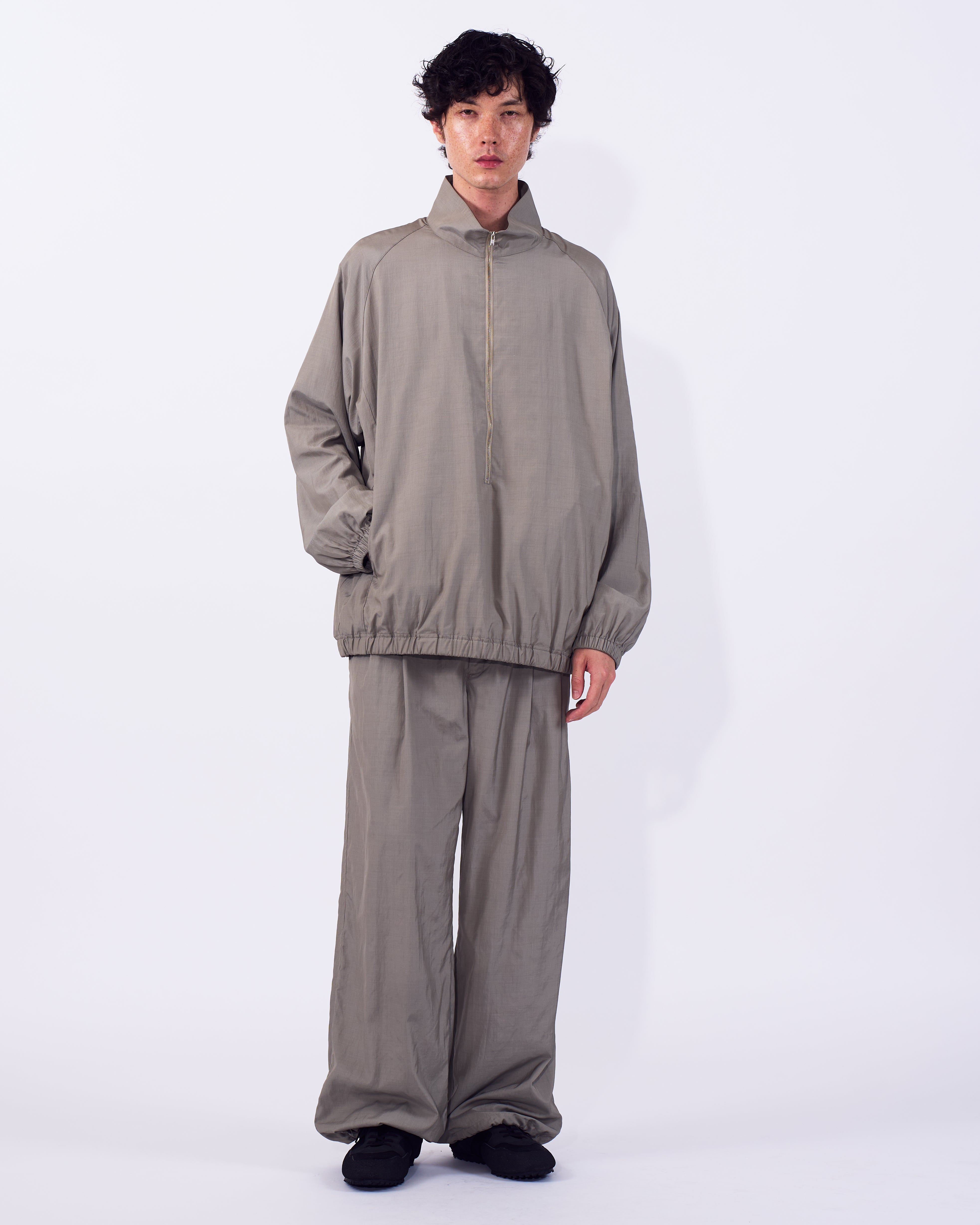 YOKE ヨーク　20aw ワイドパディングブルゾン Silk Nylon 3/4 Zip Pullover | YOKE Official Website