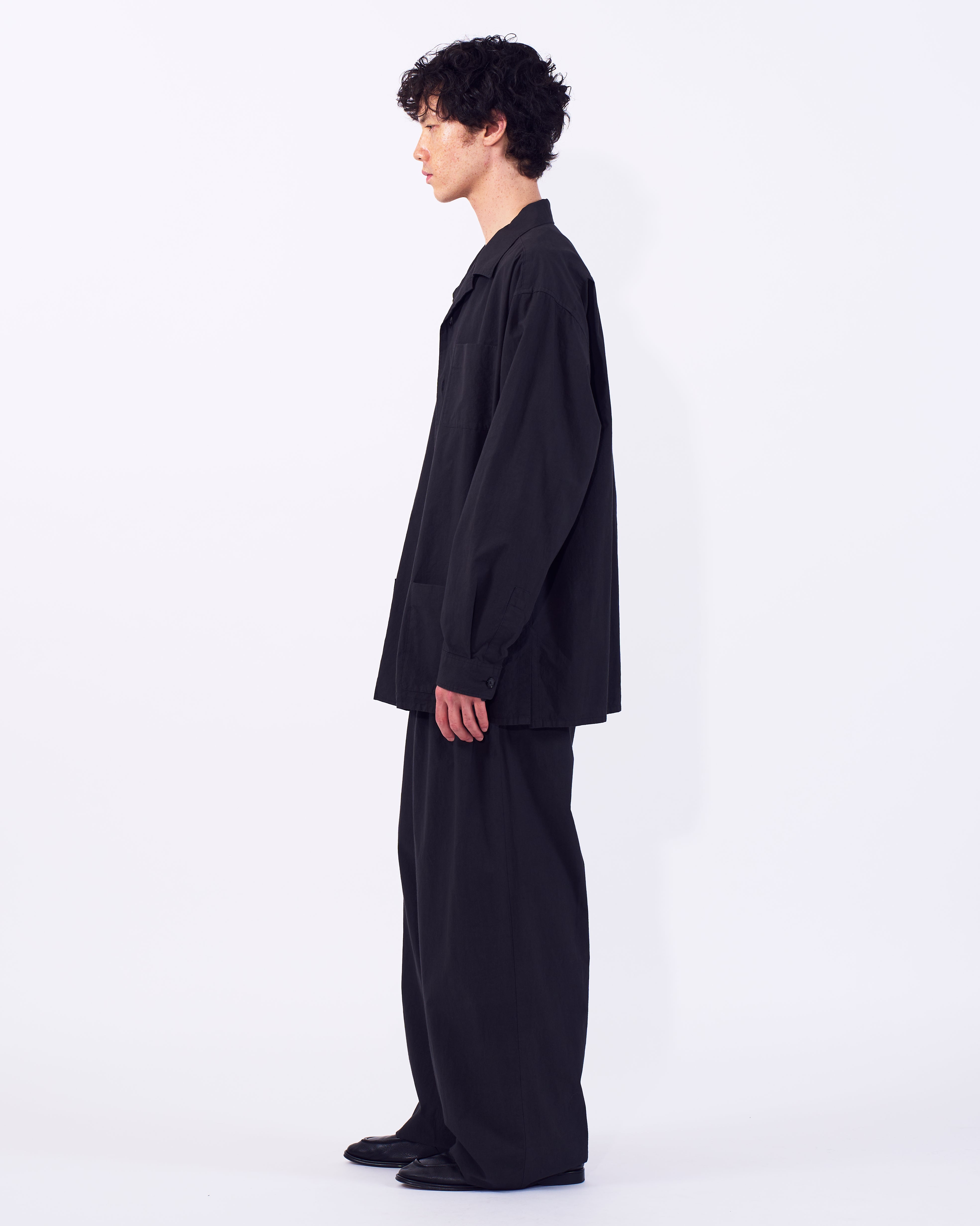 Garment-dyed 3pleated Tapered Trousers | YOKE Official Website