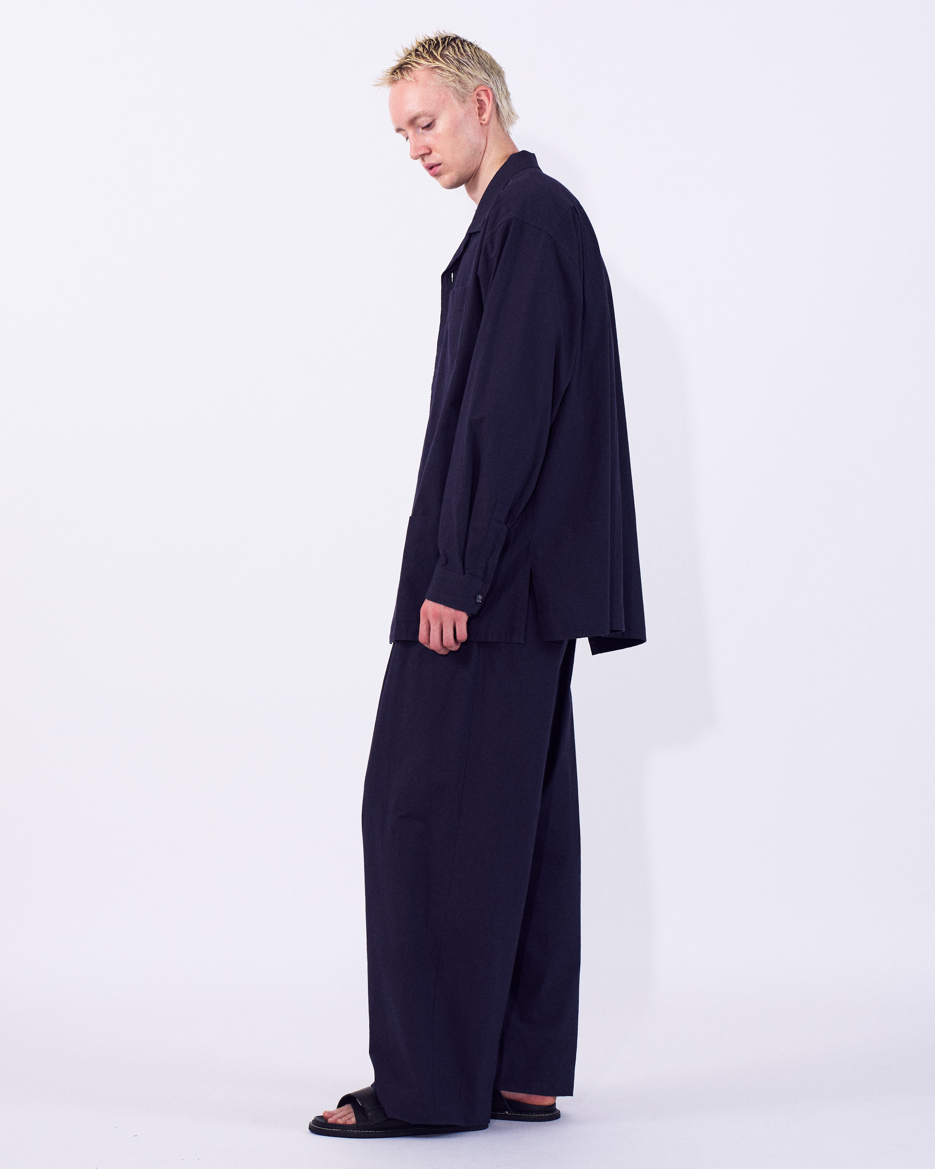 YOKE コットン混ダークネイビーワイドスラックス Modal Double Pocket Open Collar Shirt | YOKE Official Website