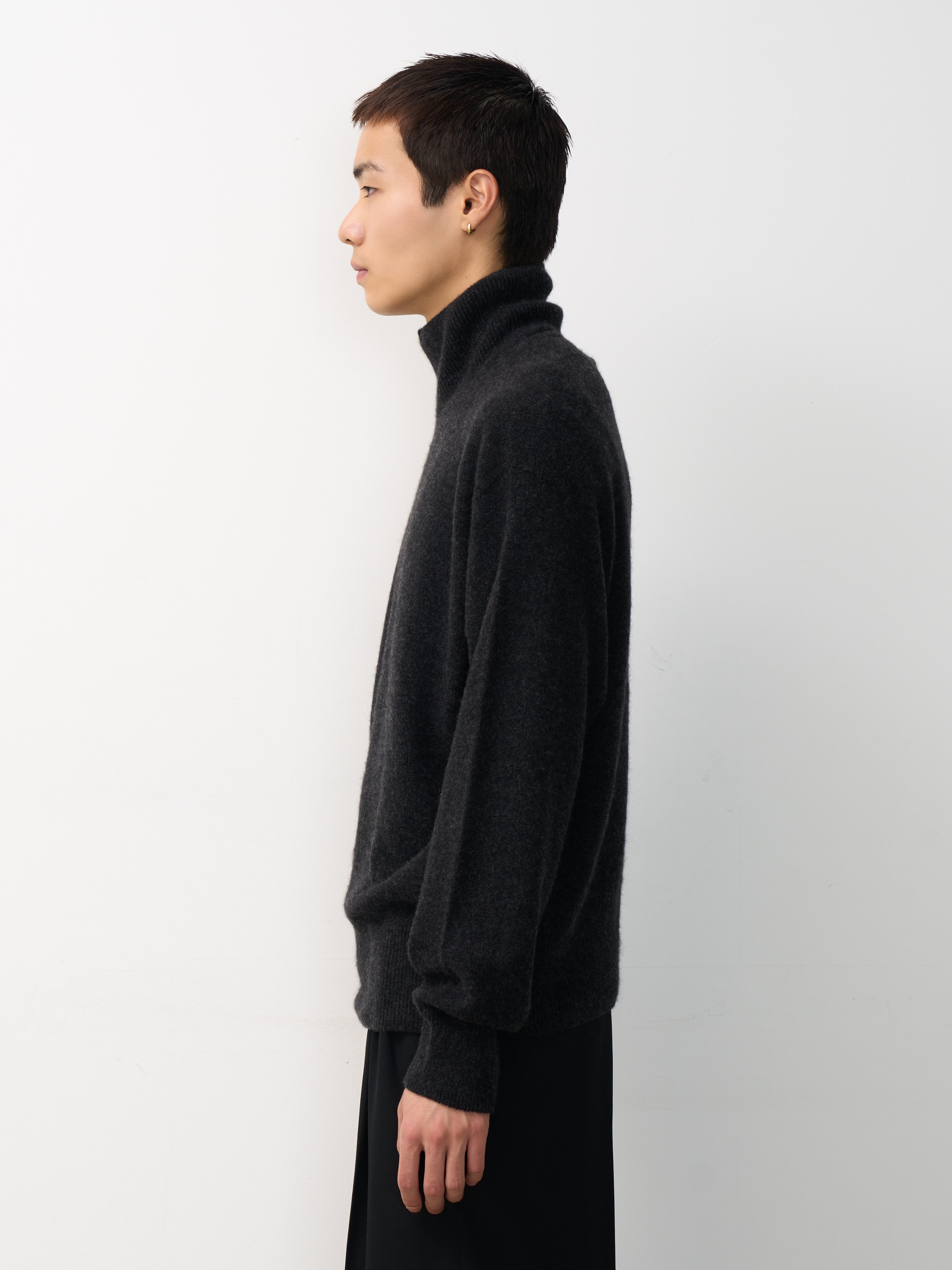 Cashmere Wholegarment Turtleneck Sweater | YOKE Ofiicial Website