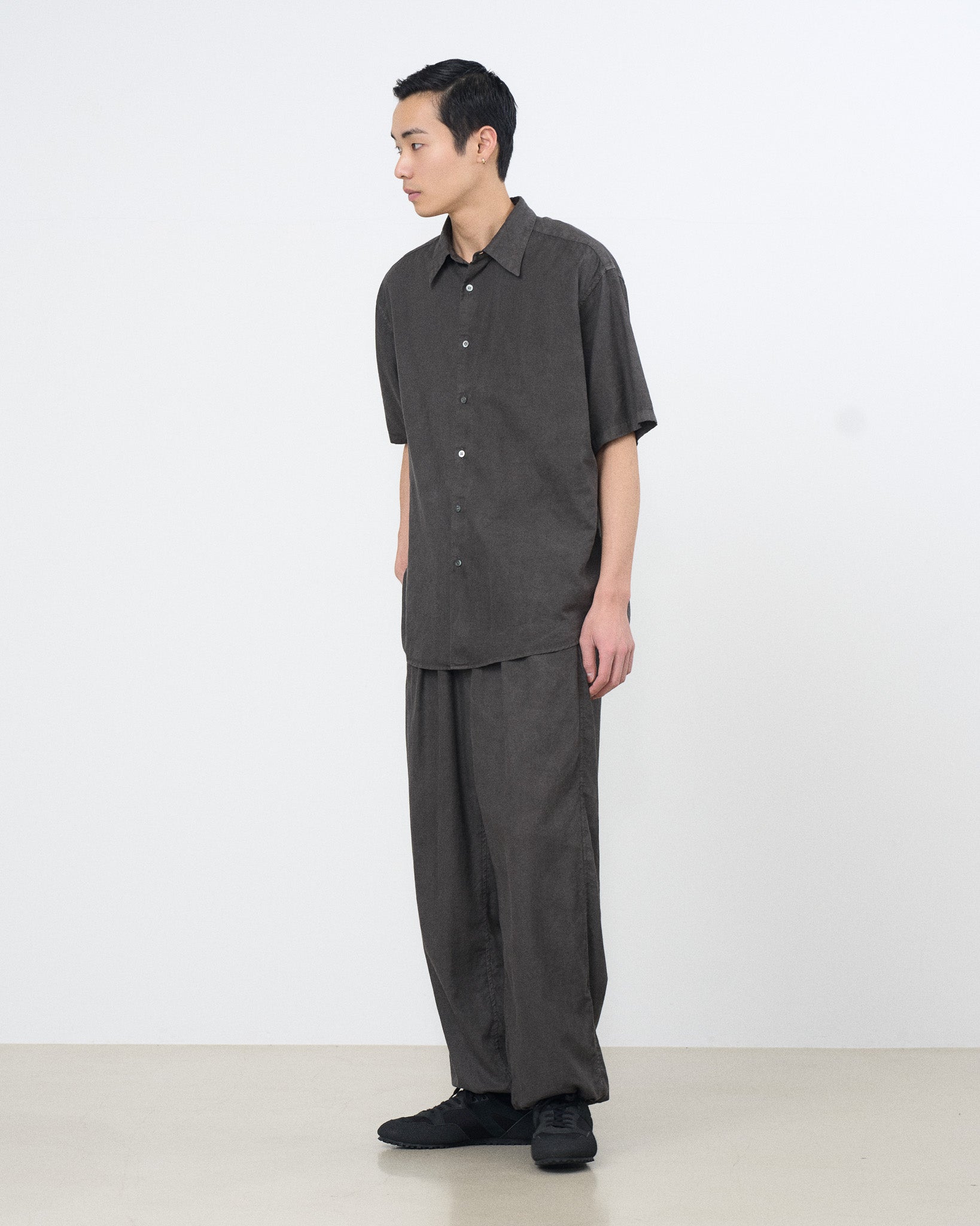 Cotton Silk Twill Garment-Dyed Easy Pants | YOKE Official Website